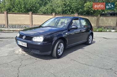 Хэтчбек Volkswagen Golf 1998 в Старом Салтовом