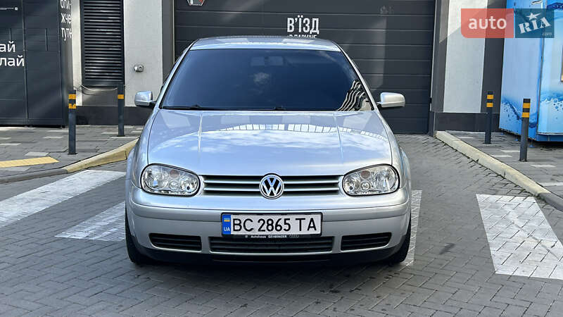 Хетчбек Volkswagen Golf 2002 в  фото Хетчбек Volkswagen Golf 2002 в