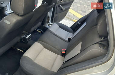 Хетчбек Volkswagen Golf 2002 в  фото 17 Хетчбек Volkswagen Golf 2002 в