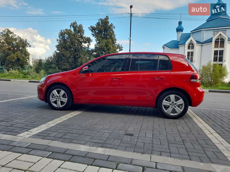 Хетчбек Volkswagen Golf 2011 в Сваляві