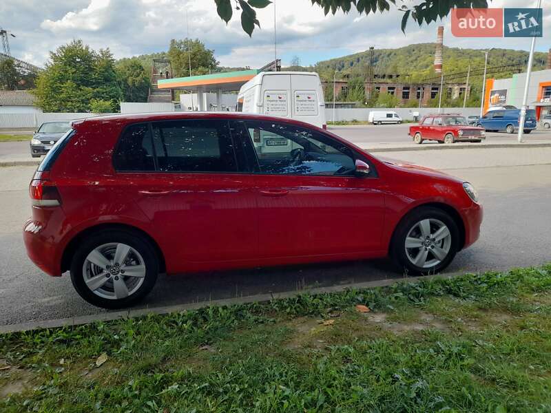 Хетчбек Volkswagen Golf 2011 в Сваляві