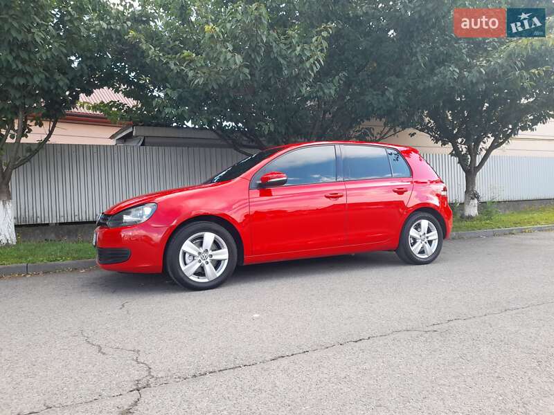 Хетчбек Volkswagen Golf 2011 в Сваляві