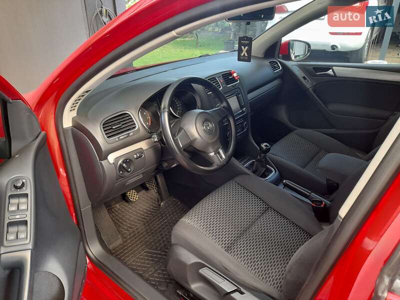 Хетчбек Volkswagen Golf 2011 в Сваляві