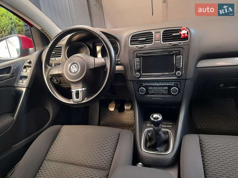 Хетчбек Volkswagen Golf 2011 в Сваляві
