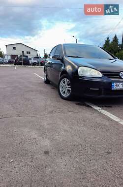 Хэтчбек Volkswagen Golf 2006 в Дубно