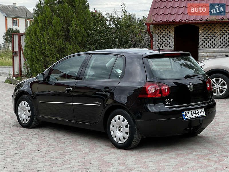 Хэтчбек Volkswagen Golf 2008 в Надворной