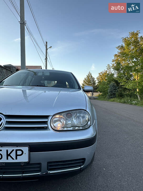Хетчбек Volkswagen Golf 2001 в Львові