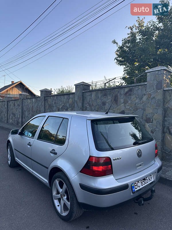 Хетчбек Volkswagen Golf 2001 в Львові