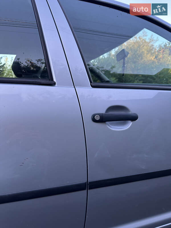 Хетчбек Volkswagen Golf 2001 в Львові