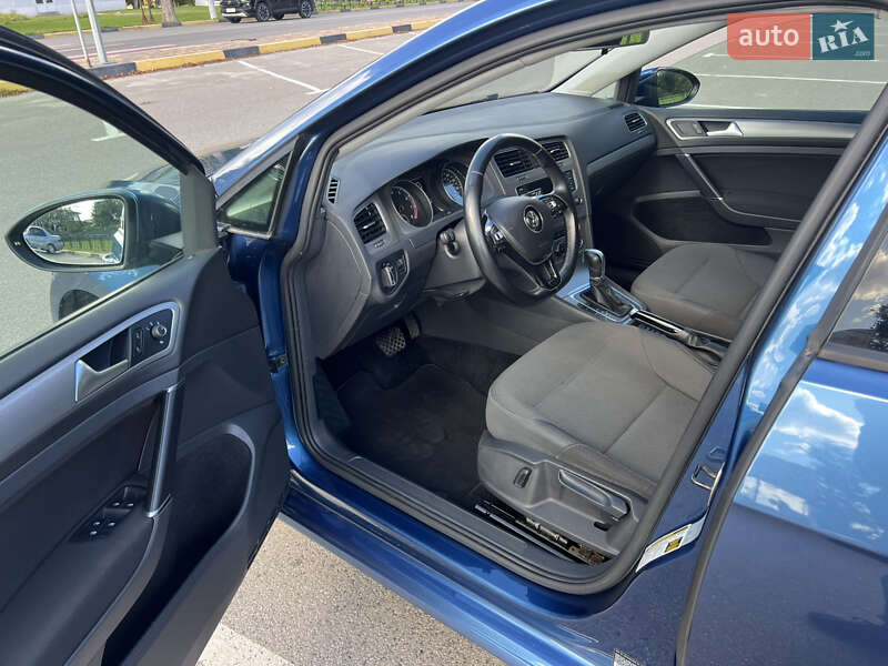 Хетчбек Volkswagen Golf 2017 в Києві