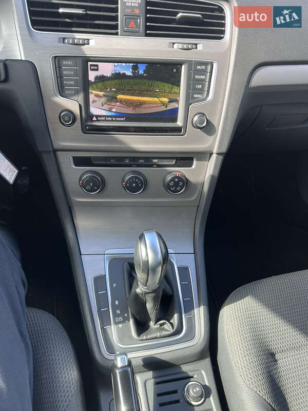 Хетчбек Volkswagen Golf 2017 в Києві