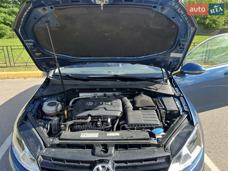 Хетчбек Volkswagen Golf 2017 в Києві