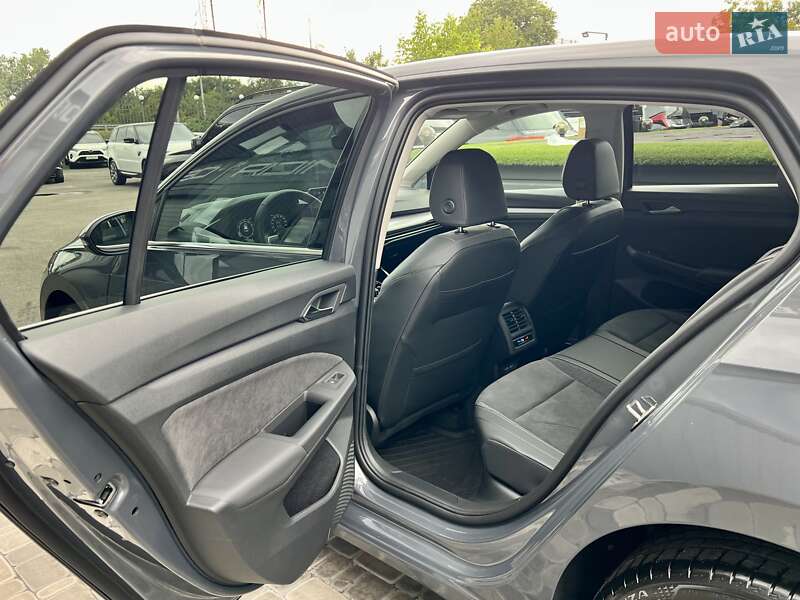 Хетчбек Volkswagen Golf 2024 в Києві