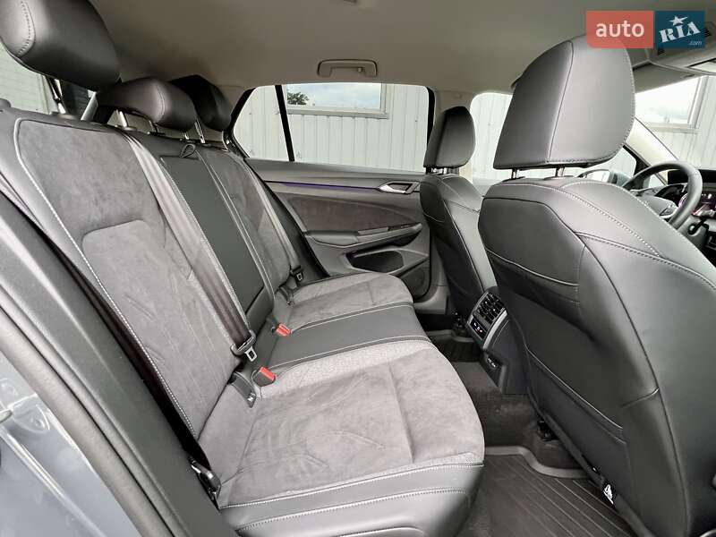 Хетчбек Volkswagen Golf 2024 в Києві