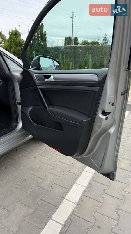 Універсал Volkswagen Golf 2014 в Вараші