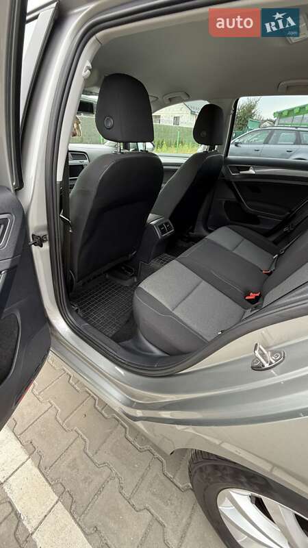 Універсал Volkswagen Golf 2014 в Вараші