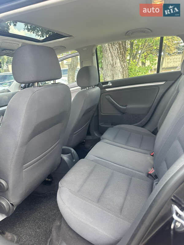 Хетчбек Volkswagen Golf 2005 в Києві