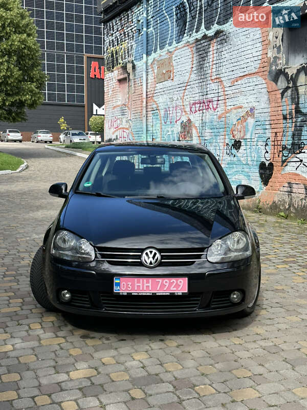 Хетчбек Volkswagen Golf 2008 в Луцьку