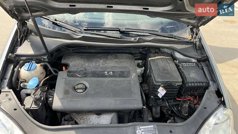 Хэтчбек Volkswagen Golf 2005 в Киеве