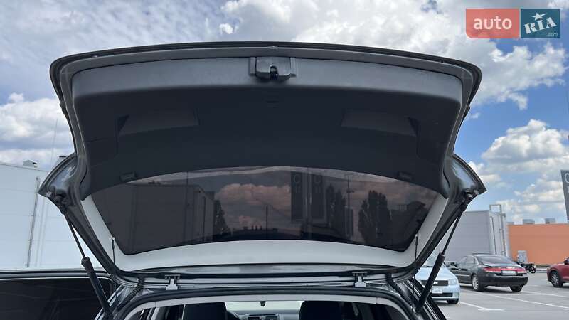 Хэтчбек Volkswagen Golf 2005 в Киеве