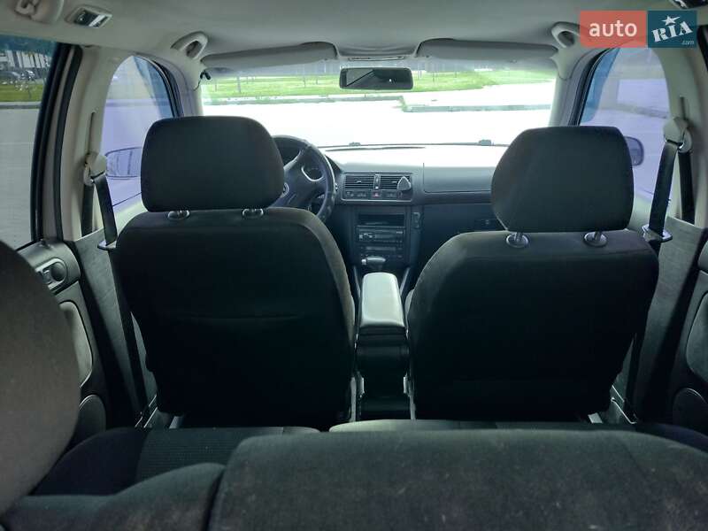 Универсал Volkswagen Golf 2002 в Буче