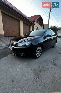 Хэтчбек Volkswagen Golf 2009 в Сваляве