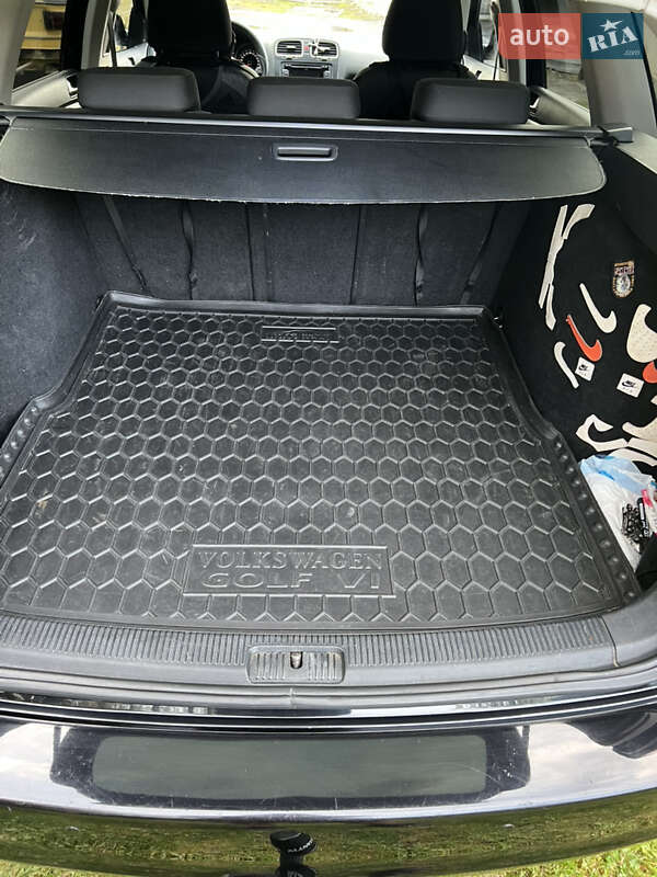 Універсал Volkswagen Golf 2012 в Золочеві