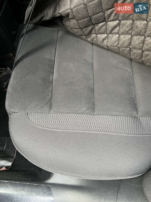 Універсал Volkswagen Golf 2012 в Золочеві