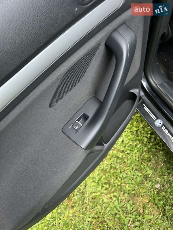 Універсал Volkswagen Golf 2012 в Золочеві