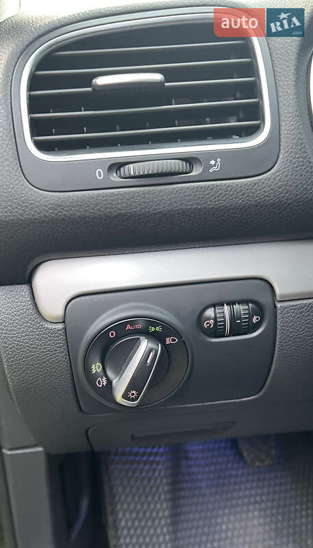 Універсал Volkswagen Golf 2012 в Золочеві