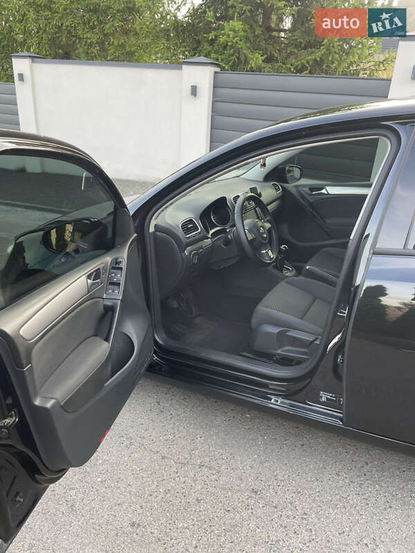 Хетчбек Volkswagen Golf 2010 в Львові
