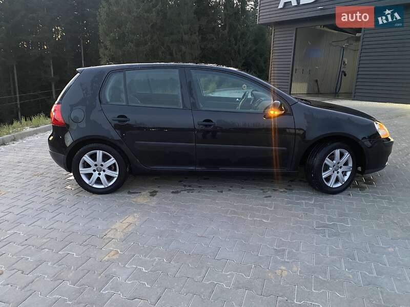 Хэтчбек Volkswagen Golf 2004 в Дрогобыче