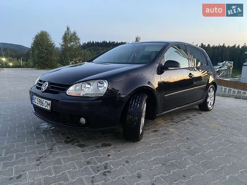 Хэтчбек Volkswagen Golf 2004 в Дрогобыче