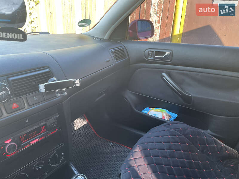 Універсал Volkswagen Golf 2001 в Чуднові