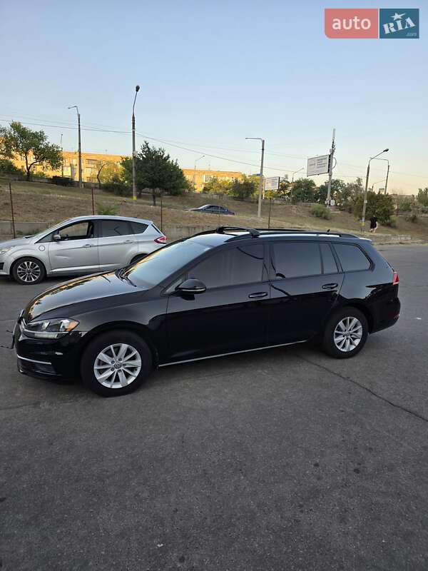 Універсал Volkswagen Golf 2019 в Запоріжжі