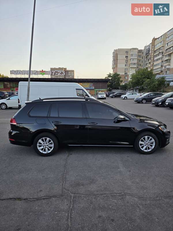 Універсал Volkswagen Golf 2019 в Запоріжжі