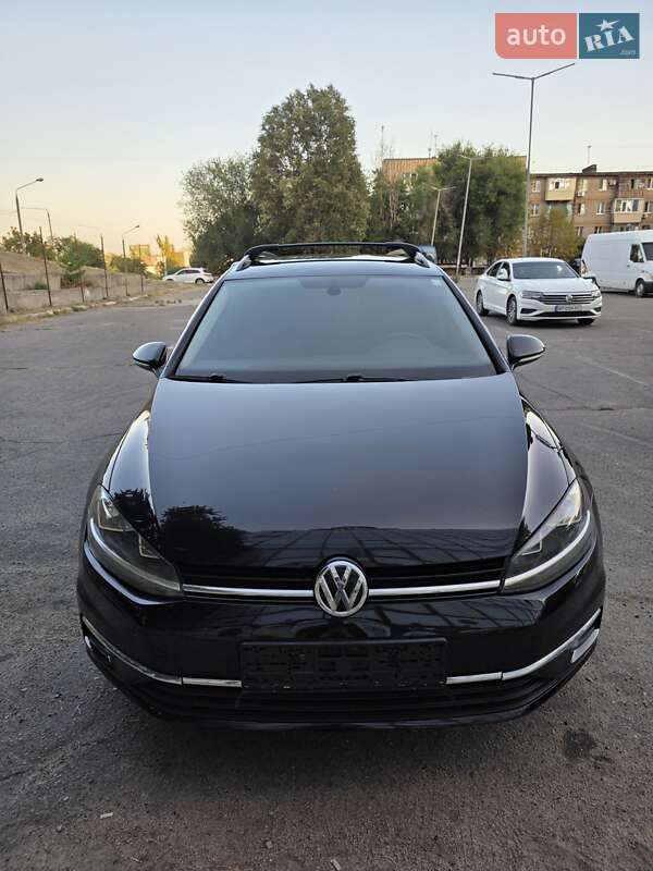 Універсал Volkswagen Golf 2019 в Запоріжжі