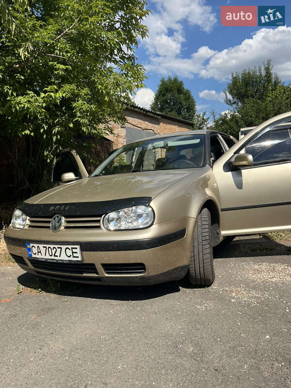 Хэтчбек Volkswagen Golf 2001 в Звенигородке