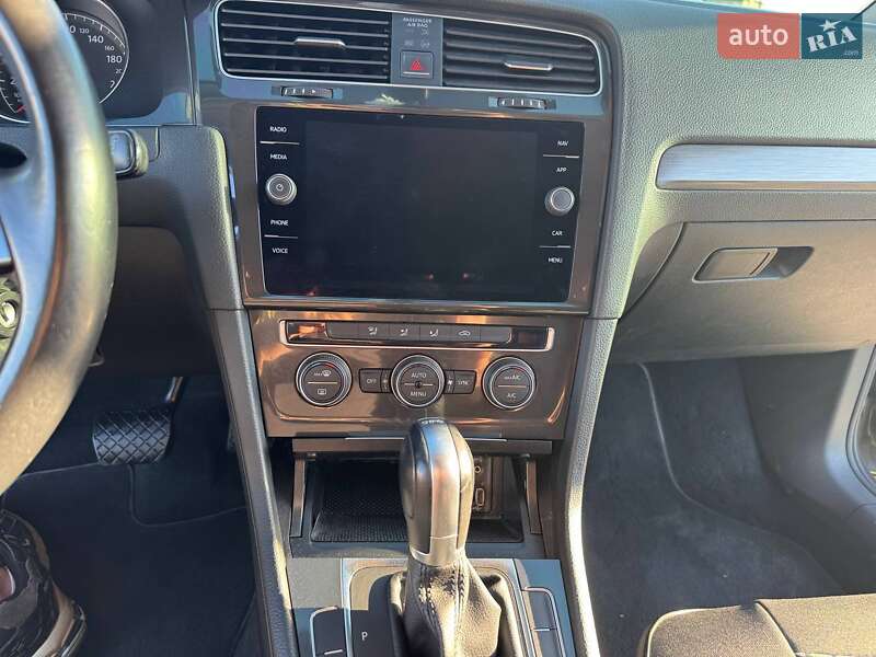 Хэтчбек Volkswagen Golf 2017 в Каменец-Подольском