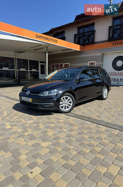 Универсал Volkswagen Golf 2020 в Сваляве