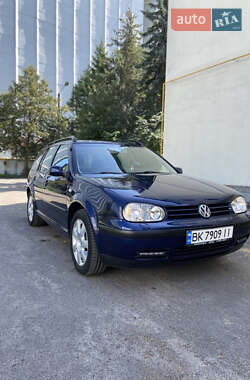 Універсал Volkswagen Golf 2001 в Радивиліві