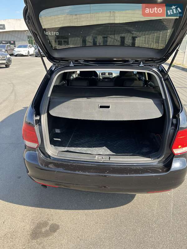 Універсал Volkswagen Golf 2012 в Львові