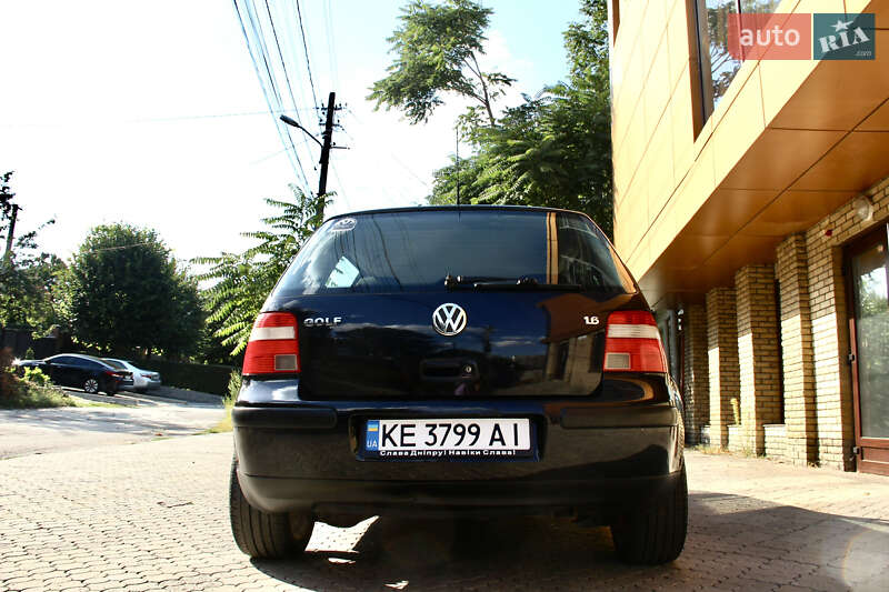 Хетчбек Volkswagen Golf 2003 в Дніпрі