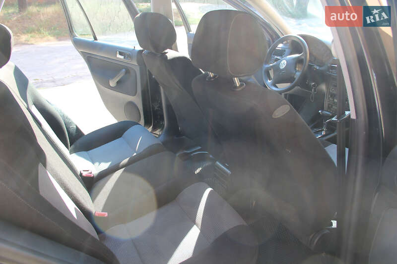 Хетчбек Volkswagen Golf 2003 в Дніпрі