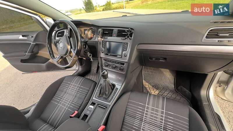 Універсал Volkswagen Golf 2015 в Хусті