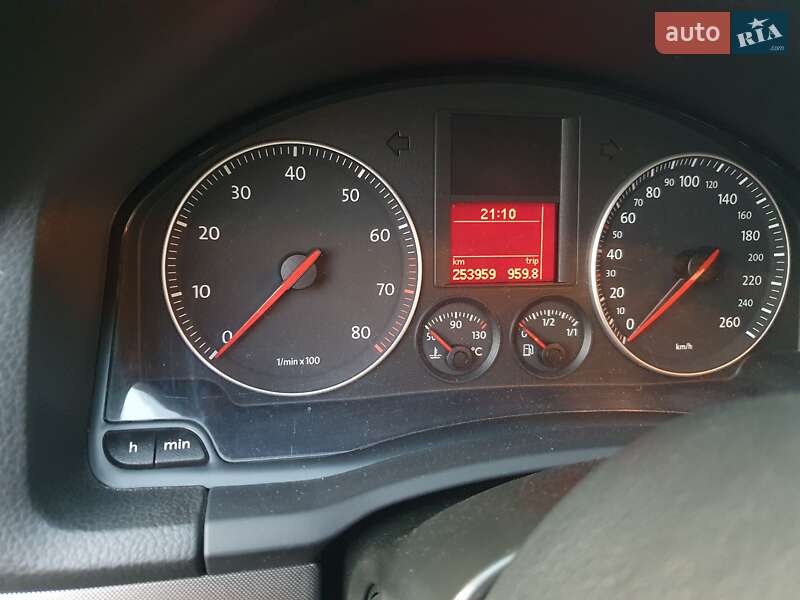 Хэтчбек Volkswagen Golf 2006 в Тернополе