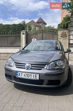 Хэтчбек Volkswagen Golf 2005 в Ивано-Франковске