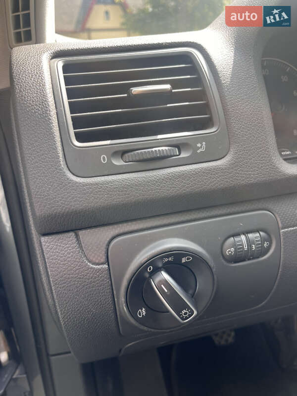 Хетчбек Volkswagen Golf 2005 в Івано-Франківську