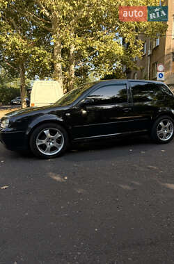 Хетчбек Volkswagen Golf 2001 в Одесі