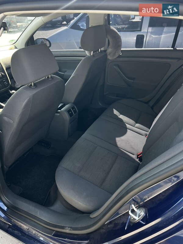 Хетчбек Volkswagen Golf 2005 в Ковелі